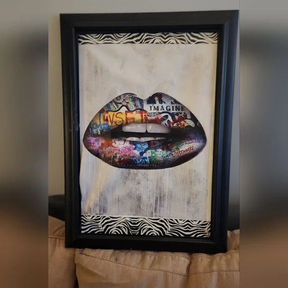 Graffiti Lips 💋 - Picture 1 of 4